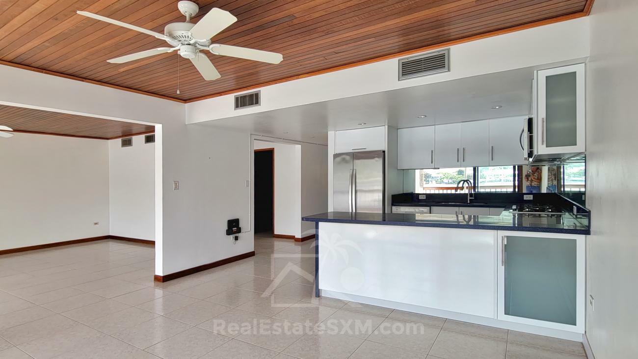 Condo for rent Sint Maarten. Prestigious location Simpson Bay Yacht Club. Tennis courts. Water front