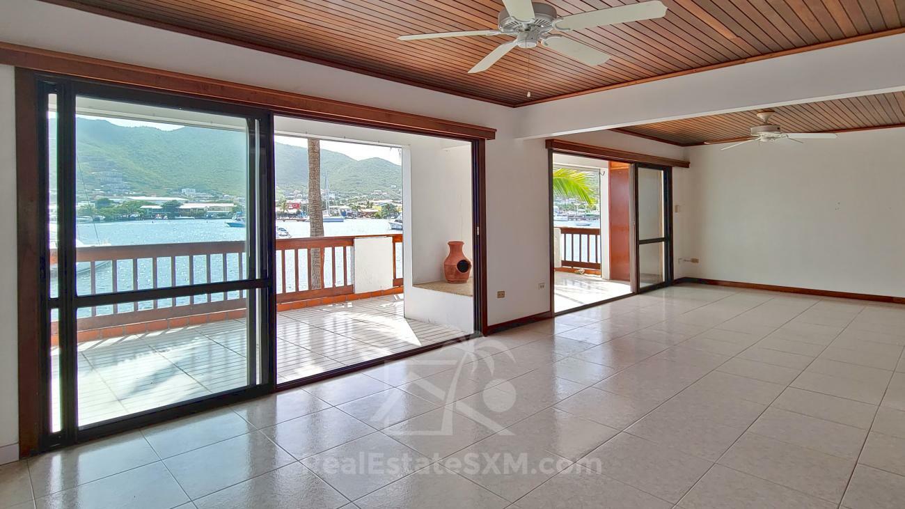 Condo for rent Sint Maarten. Prestigious location Simpson Bay Yacht Club. Tennis courts. Water front