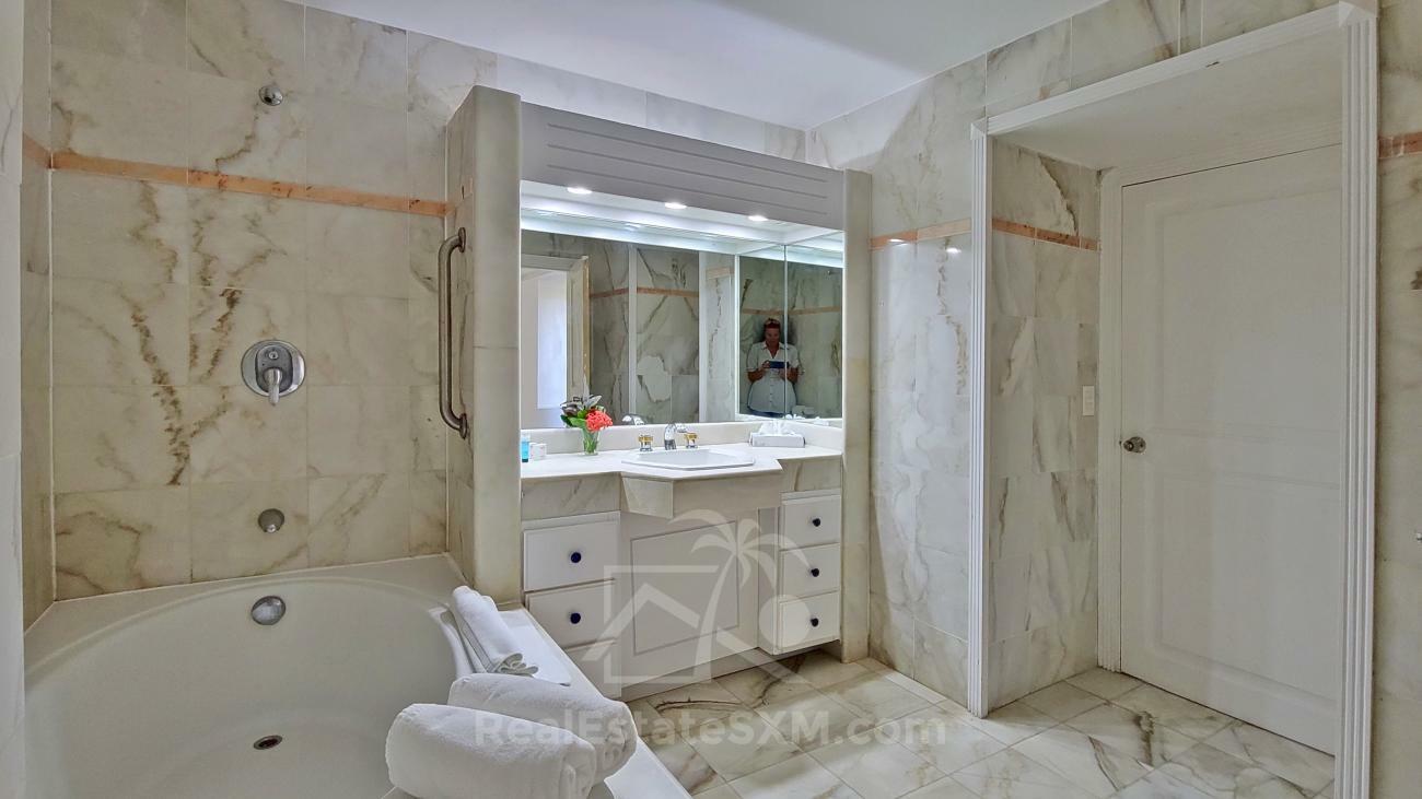 St Maarten condo for sale in Sapphire Hotel, Cupecoy. Caribbean Sea View. Many amenities (131)