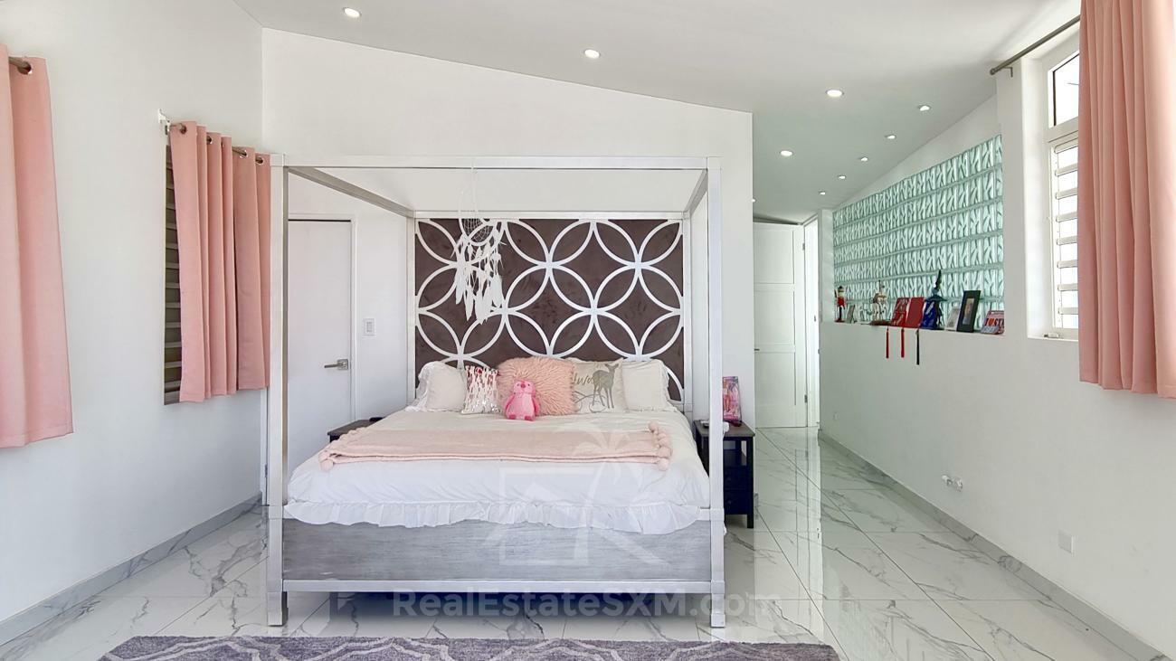 Caribbean Luxury Villa Cleavage For SALE Sint Maarten top of Pelican Key. Gorgeous sea views. 