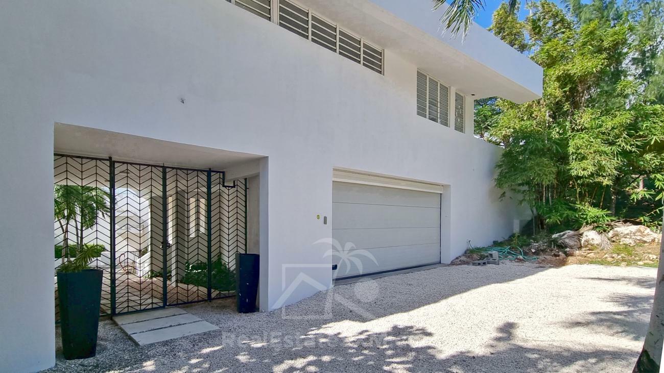 Caribbean Luxury Villa Cleavage For SALE Sint Maarten top of Pelican Key. Gorgeous sea views. 