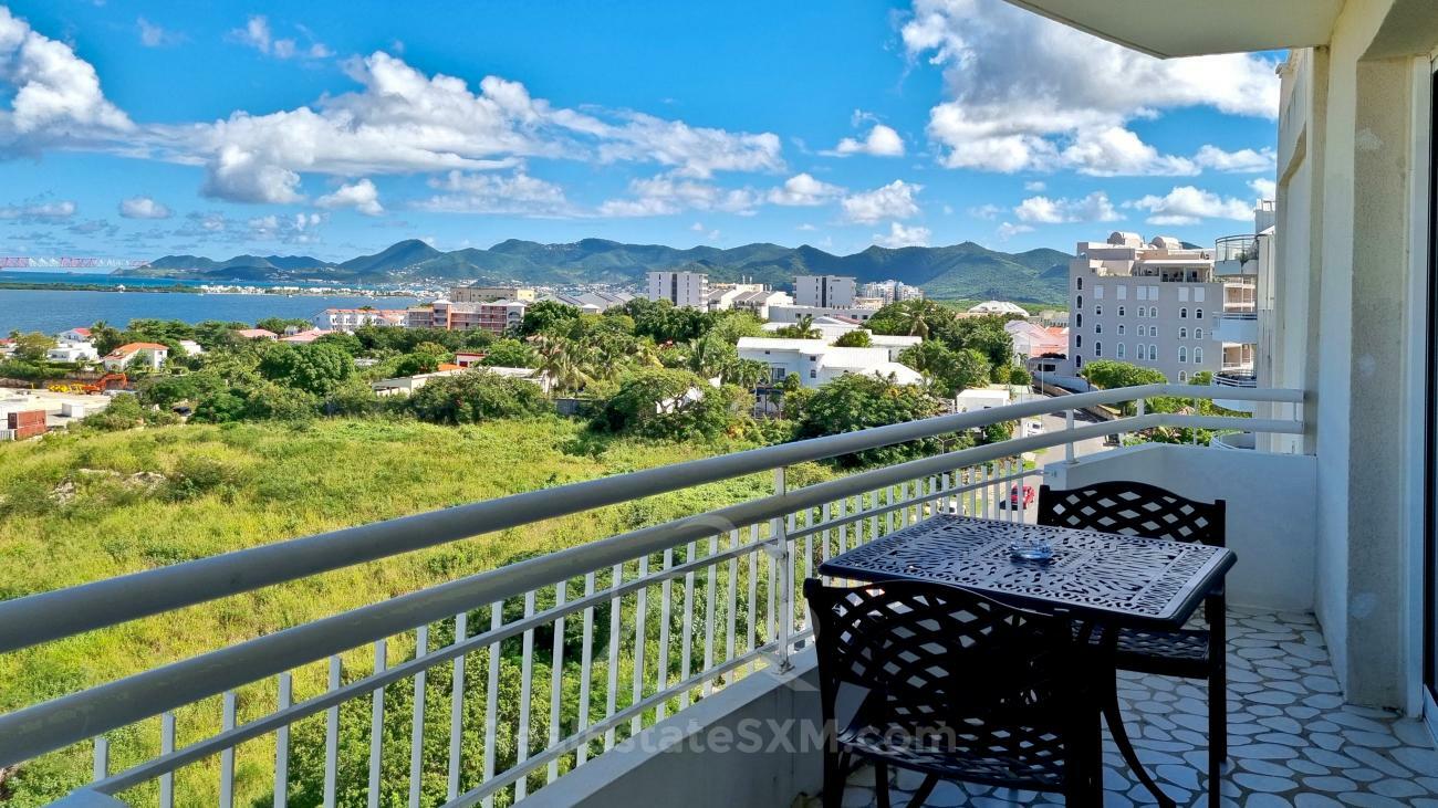 St Maarten: 1 bedroom apartment for sale 8th floor Sapphire Hotel Cupecoy. Lagoon View. (386)