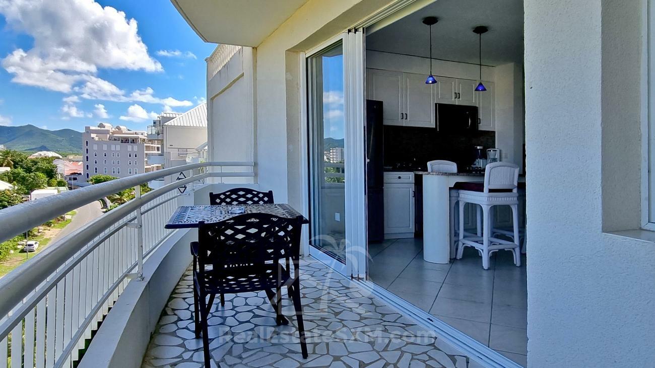 St Maarten: 1 bedroom apartment for sale 8th floor Sapphire Hotel Cupecoy. Lagoon View. (386)