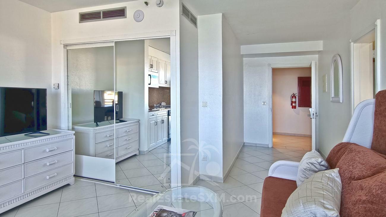 St Maarten: 1 bedroom apartment for sale 8th floor Sapphire Hotel Cupecoy. Lagoon View. (386)