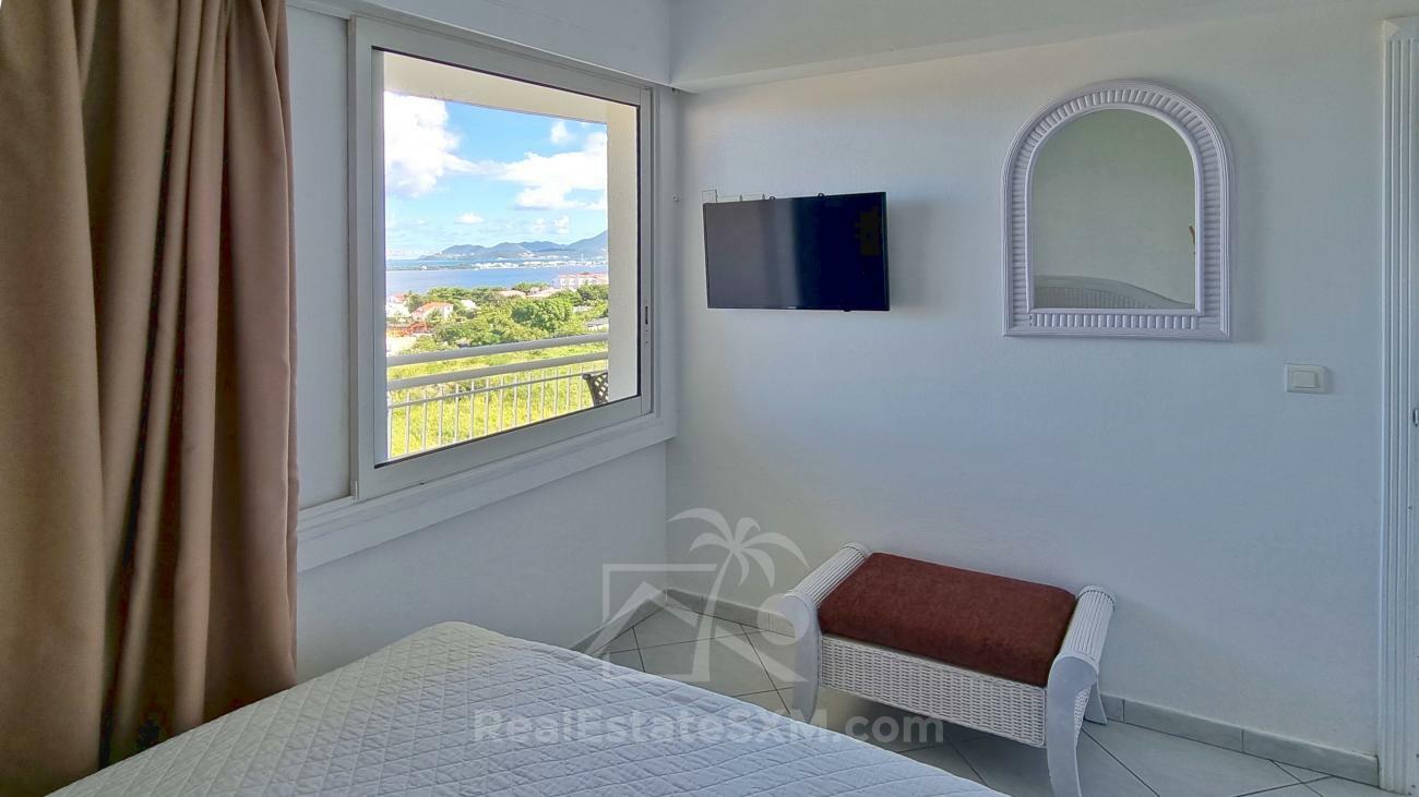 St Maarten: 1 bedroom apartment for sale 8th floor Sapphire Hotel Cupecoy. Lagoon View. (386)