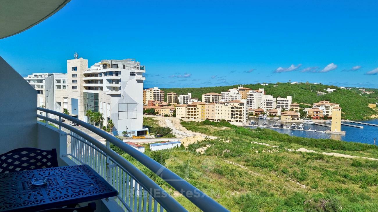St Maarten: 1 bedroom apartment for sale 8th floor Sapphire Hotel Cupecoy. Lagoon View. (386)