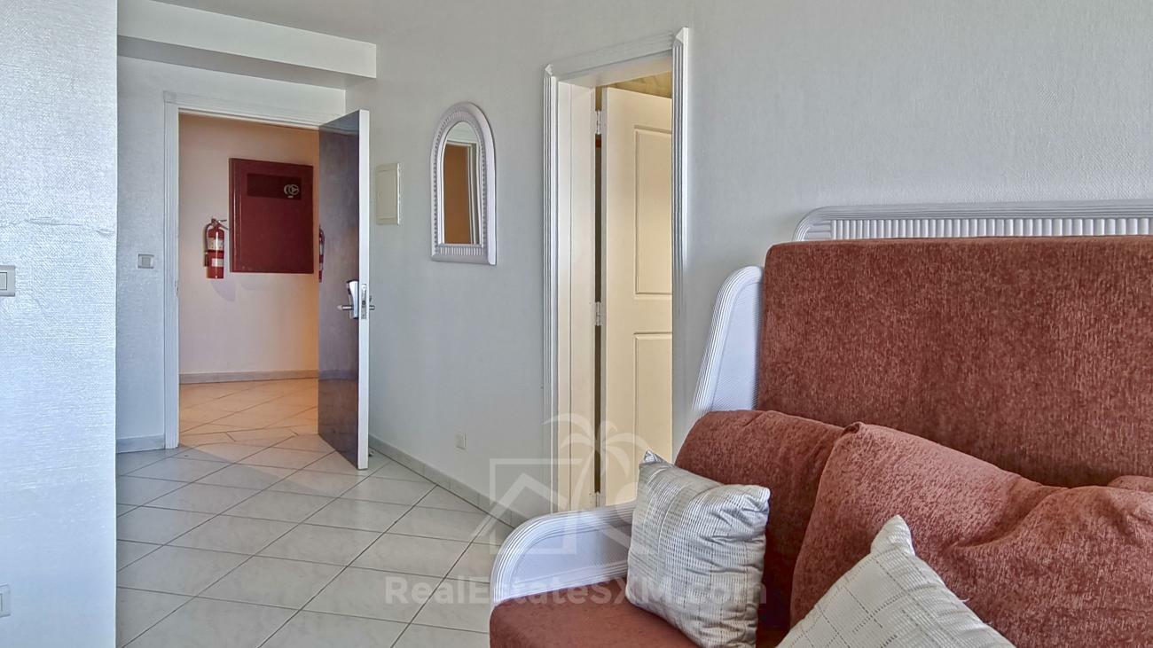 St Maarten: 1 bedroom apartment for sale 8th floor Sapphire Hotel Cupecoy. Lagoon View. (386)