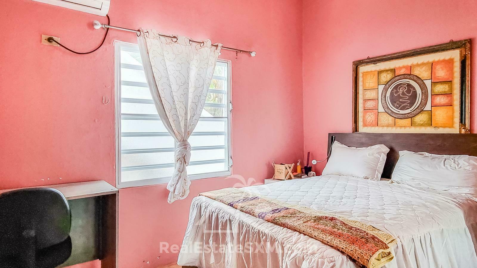 St Maarten house for sale in Point Blanche, 4 beds 4 baths. Gated yard. Garage