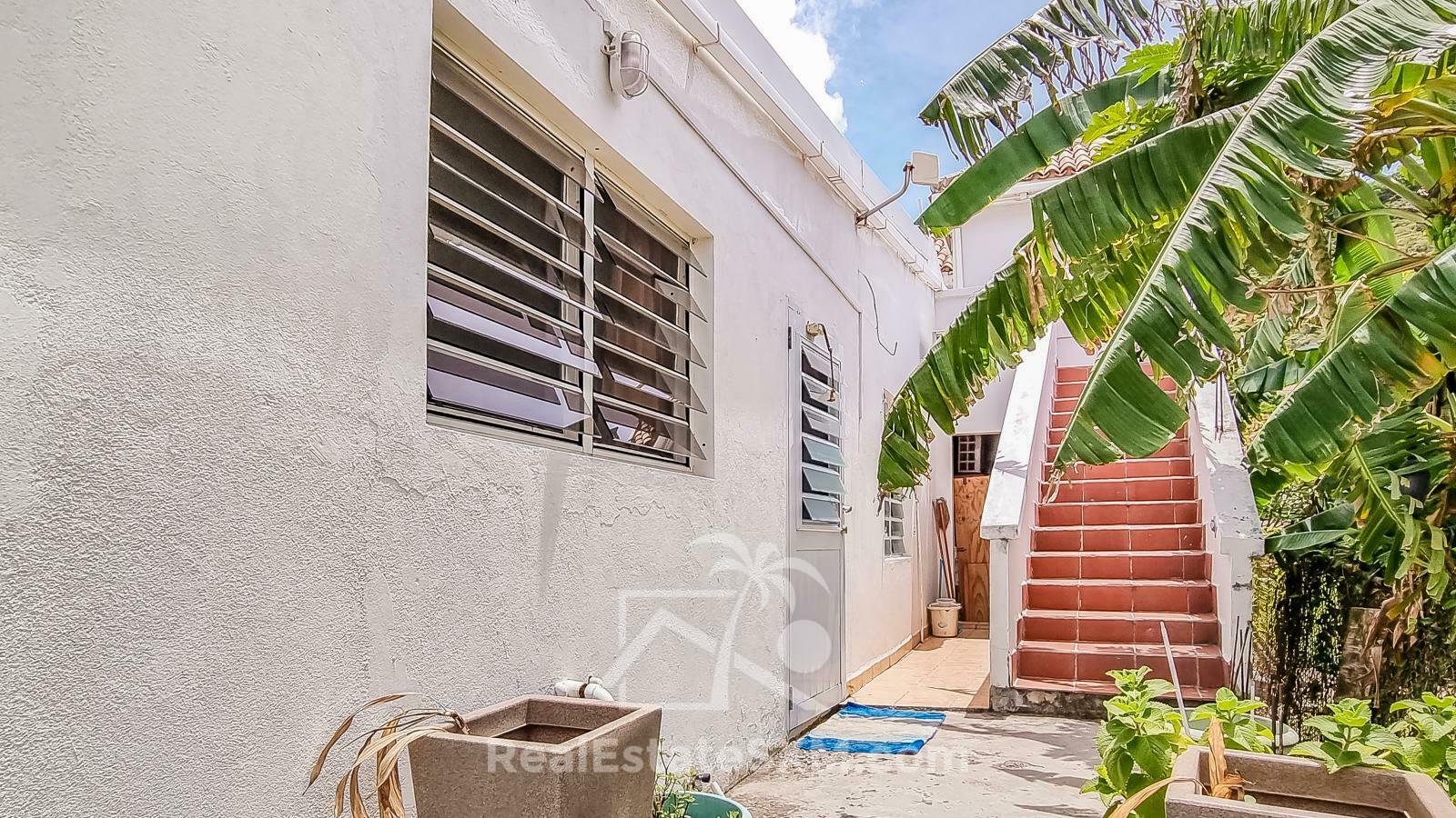 St Maarten house for sale in Point Blanche, 4 beds 4 baths. Gated yard. Garage
