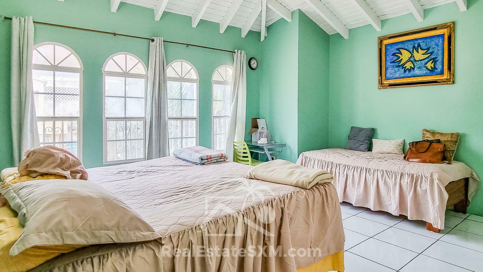 St Maarten house for sale in Point Blanche, 4 beds 4 baths. Gated yard. Garage
