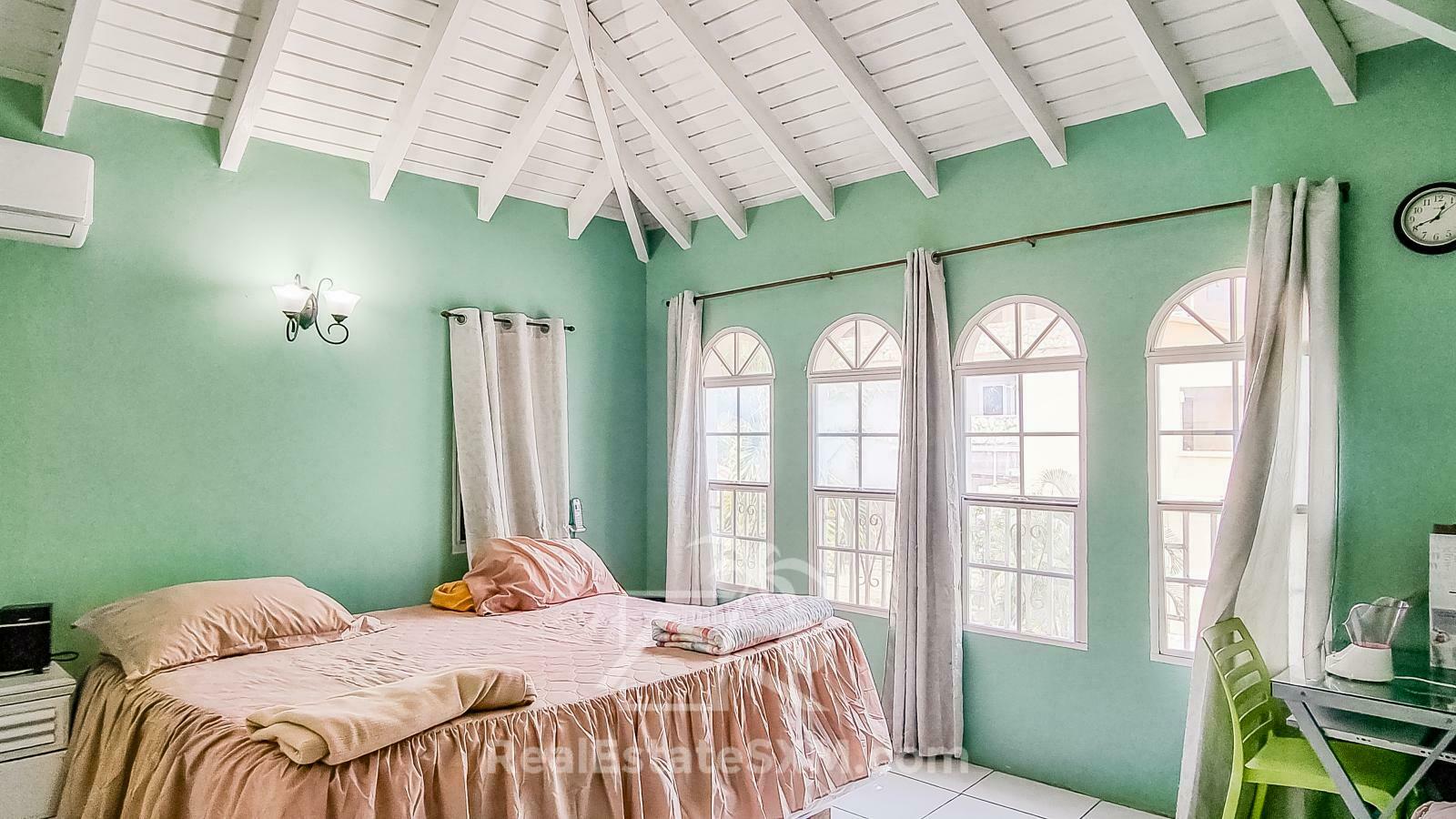 St Maarten house for sale in Point Blanche, 4 beds 4 baths. Gated yard. Garage