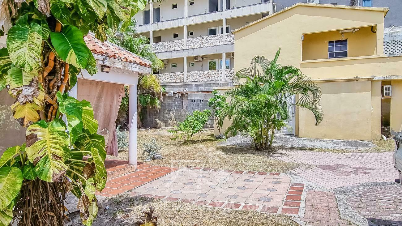 St Maarten house for sale in Point Blanche, 4 beds 4 baths. Gated yard. Garage