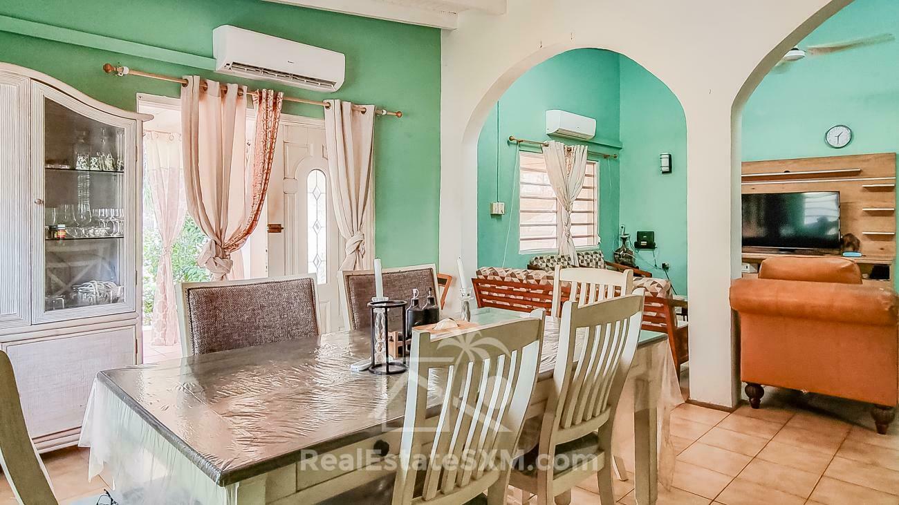 St Maarten house for sale in Point Blanche, 4 beds 4 baths. Gated yard. Garage
