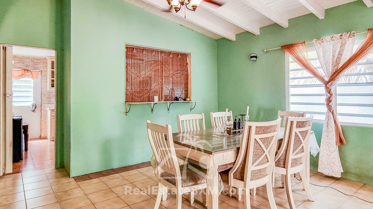 St Maarten house for sale in Point Blanche, 4 beds 4 baths. Gated yard. Garage