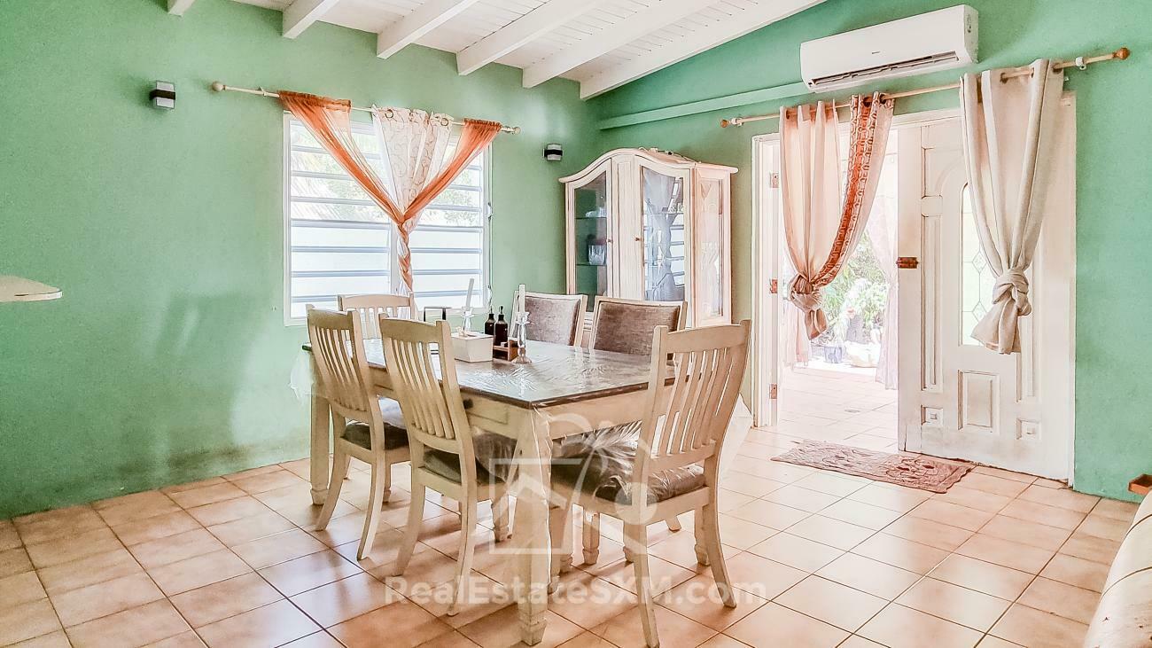 St Maarten house for sale in Point Blanche, 4 beds 4 baths. Gated yard. Garage