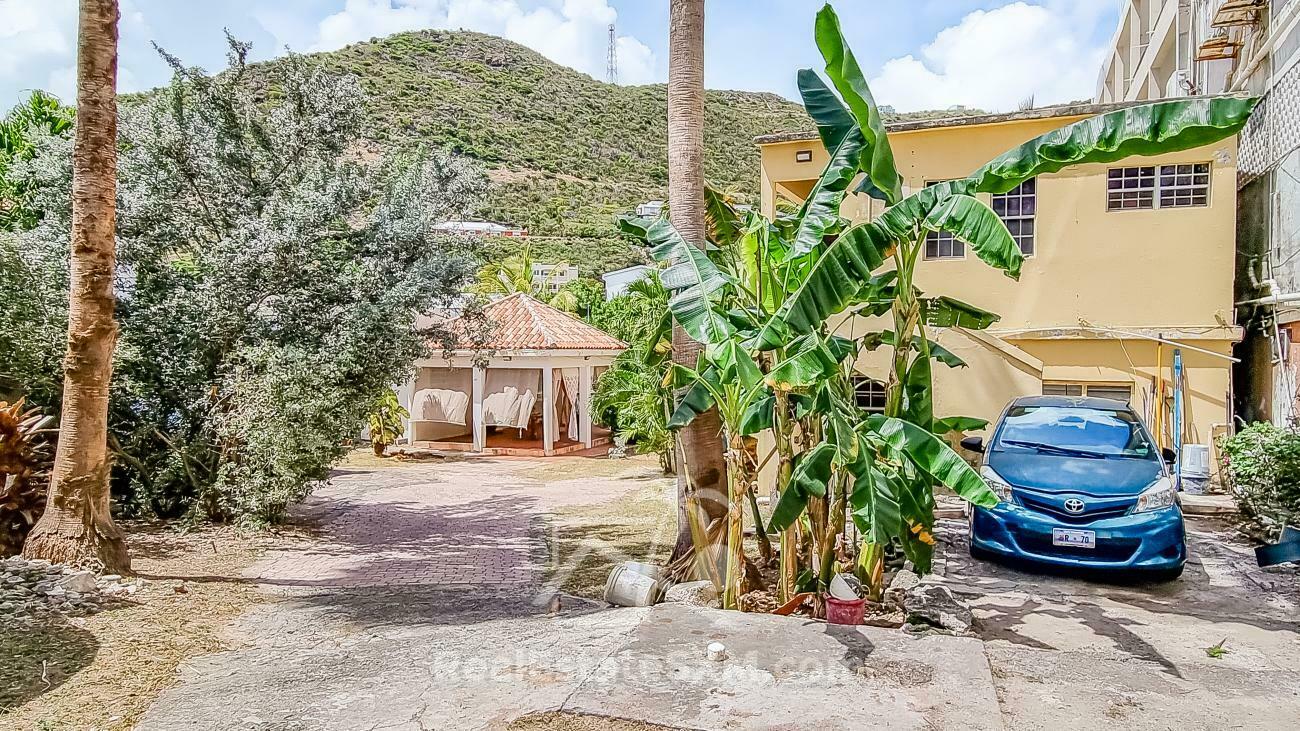 St Maarten house for sale in Point Blanche, 4 beds 4 baths. Gated yard. Garage