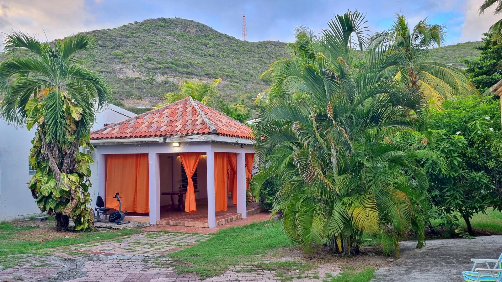 St Maarten house for sale in Point Blanche, 4 beds 4 baths. Gated yard. Garage