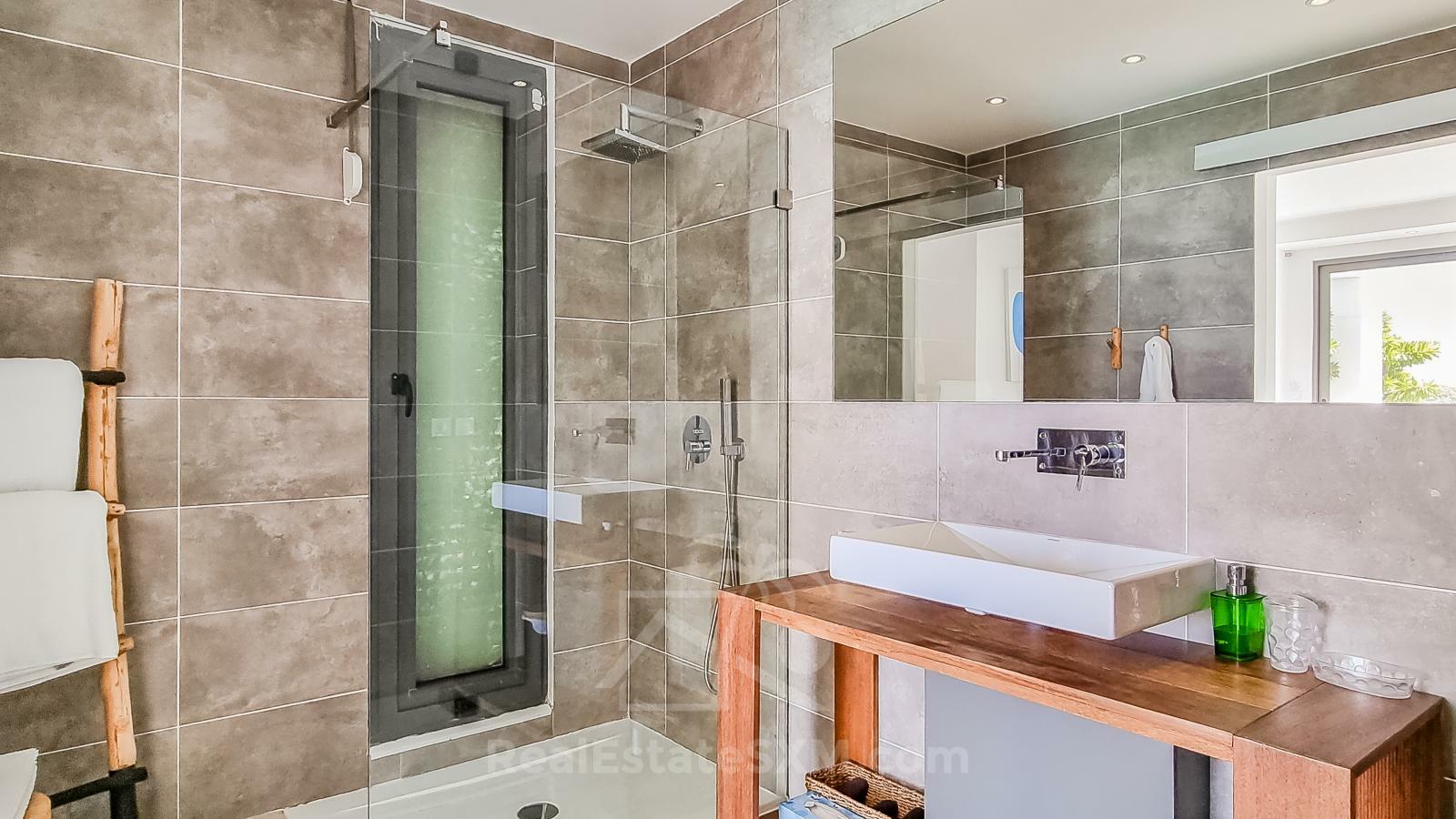 Luxury Modern Villa Spring Sea for sale, St Maarten, Indigo Bay. Caribbean Sea. Sunsets. Good ROI