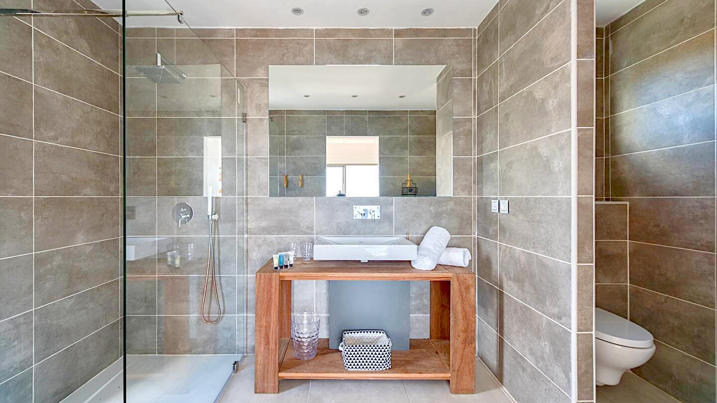 Luxury Modern Villa Spring Sea for sale, St Maarten, Indigo Bay. Caribbean Sea. Sunsets. Good ROI