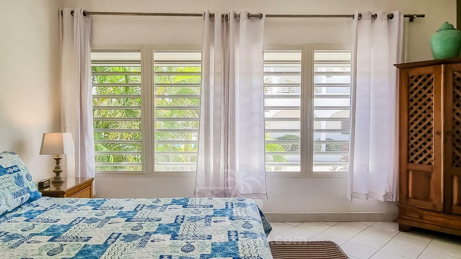 Ocean-front 2BR Spacious Apartment For Rent St Maarten Cupecoy Beach Club. Sunsets. Quiet. Gated