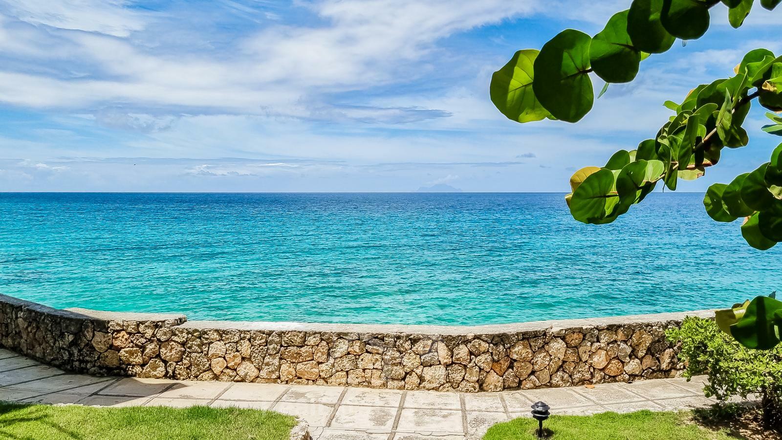 Ocean-front 2BR Spacious Apartment For Rent St Maarten Cupecoy Beach Club. Sunsets. Quiet. Gated