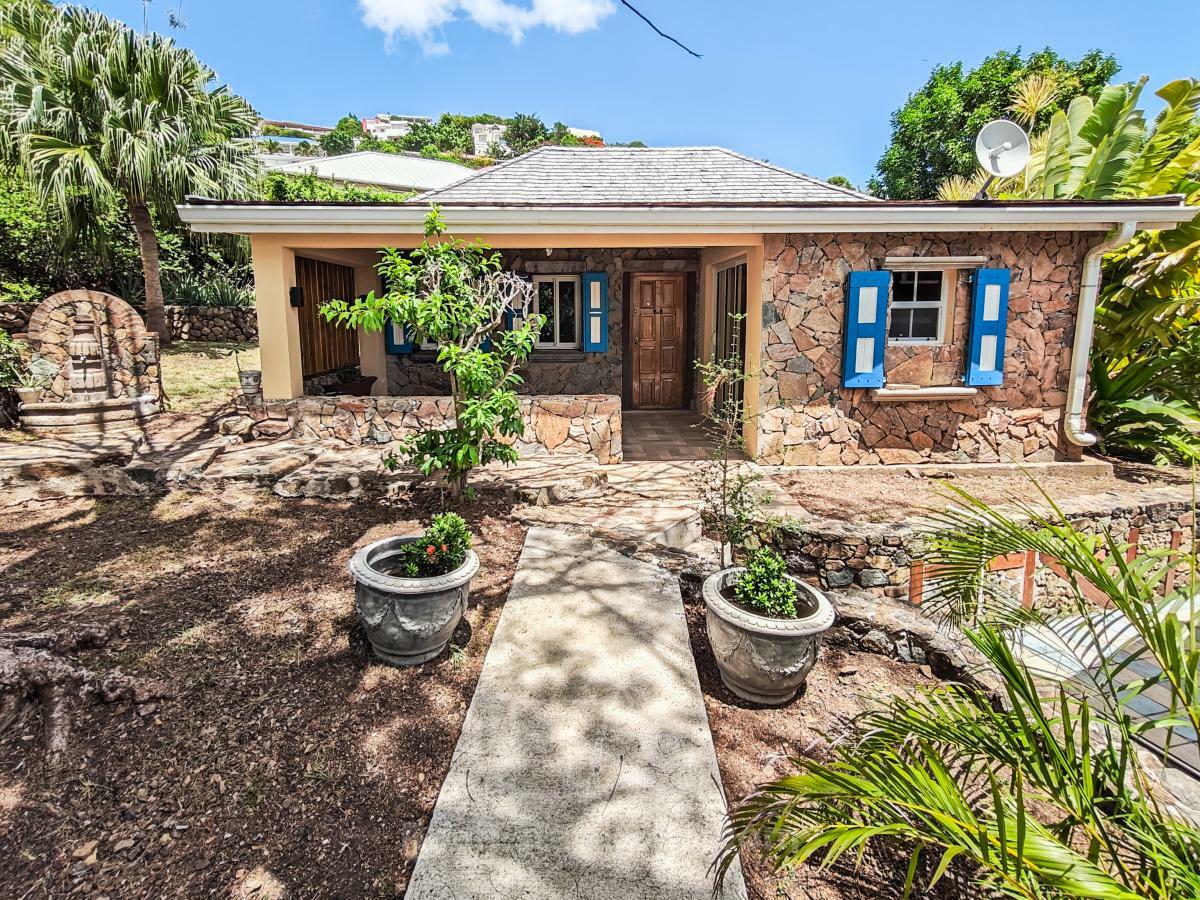 Apartment for rent long term Almond Grove, St Maarten.