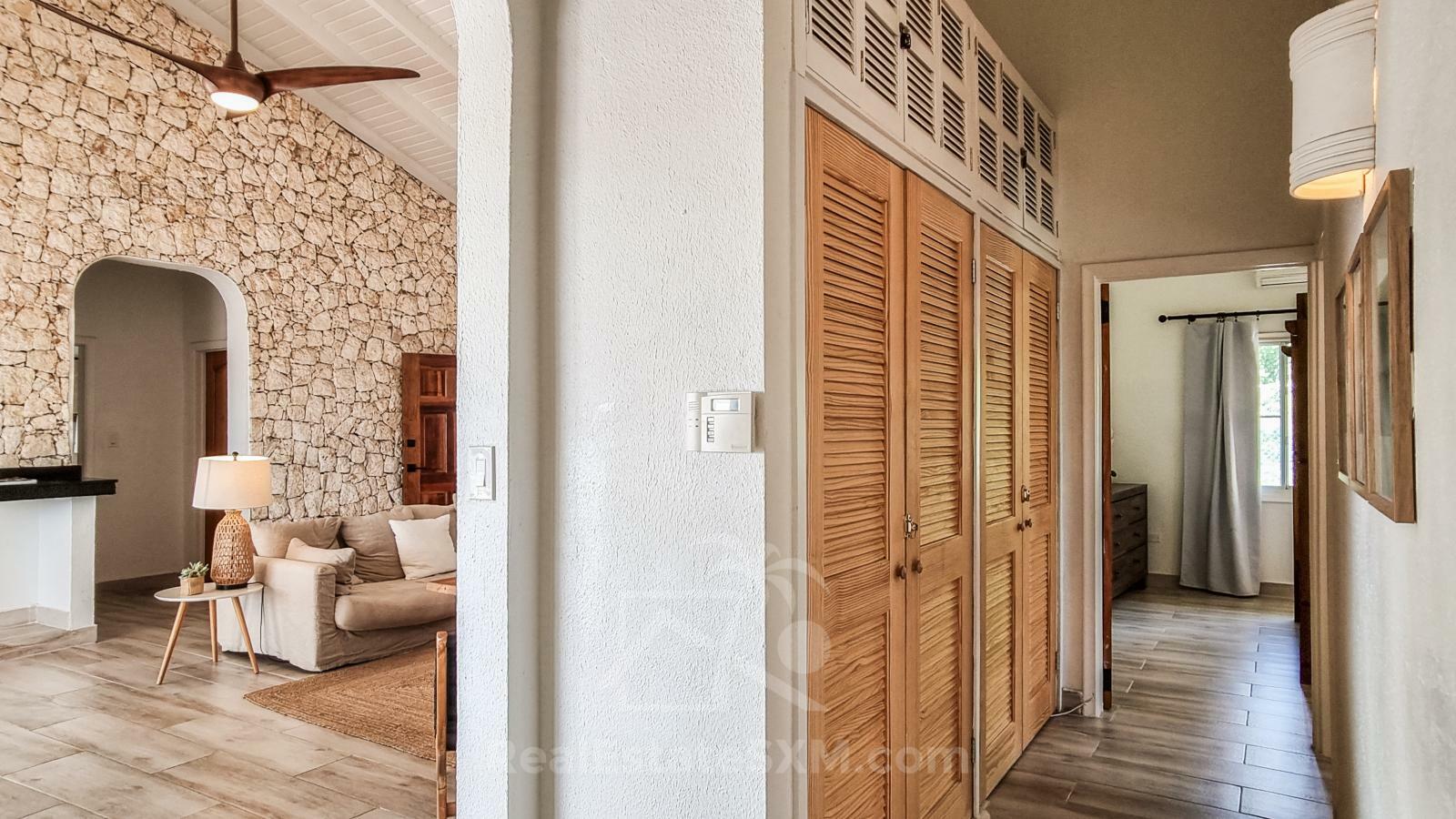 Caribbean Villa Domila for sale in St Maarten, Pelican Key. Ocean view & Sunsets. Rental income