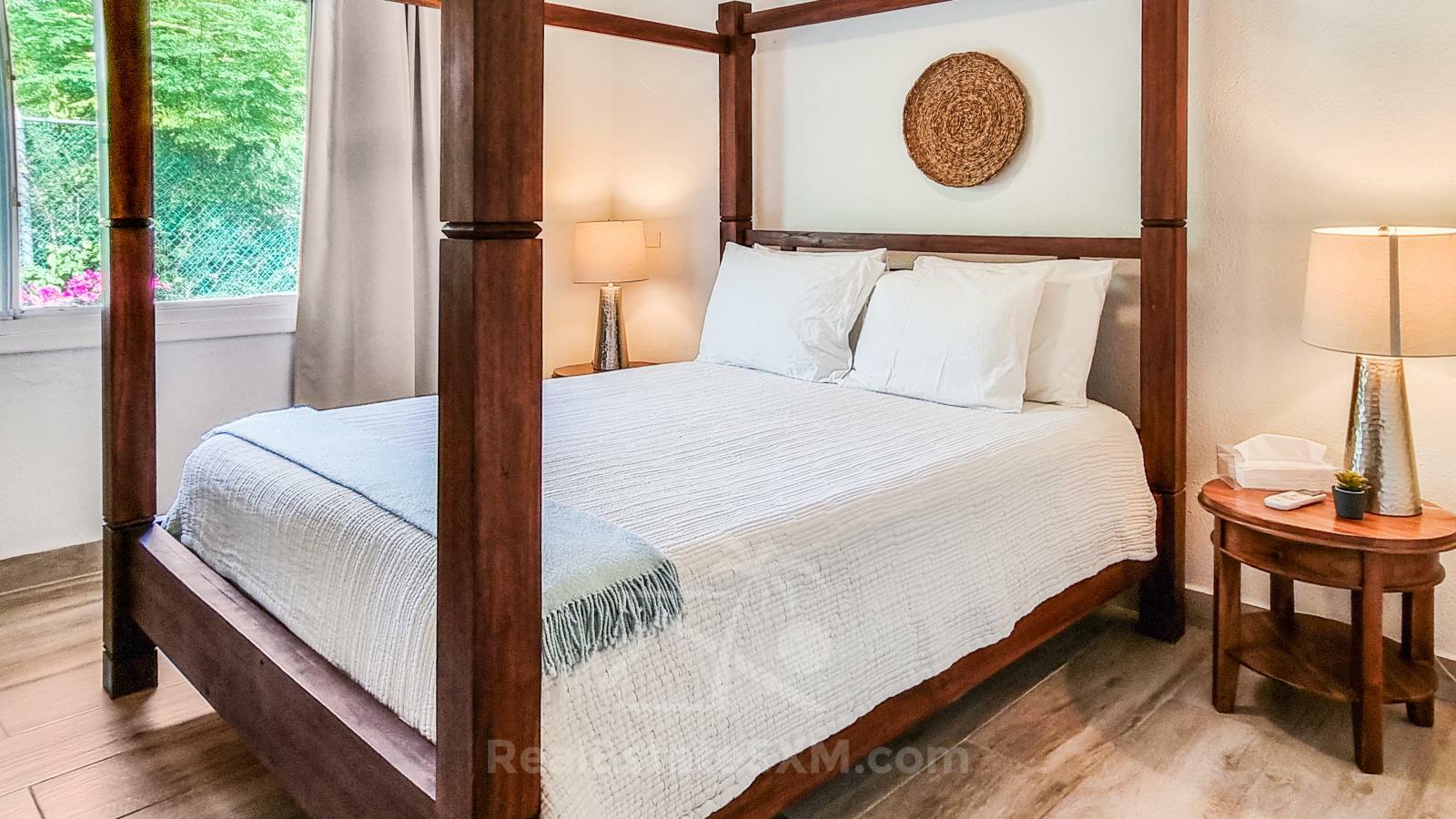 Caribbean Villa Domila for sale in St Maarten, Pelican Key. Ocean view & Sunsets. Rental income