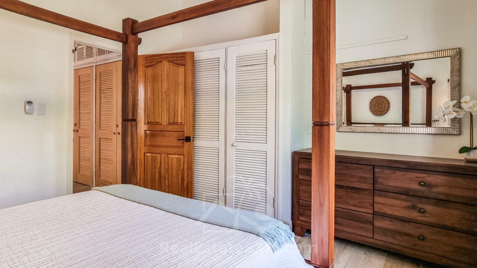 Caribbean Villa Domila for sale in St Maarten, Pelican Key. Ocean view & Sunsets. Rental income