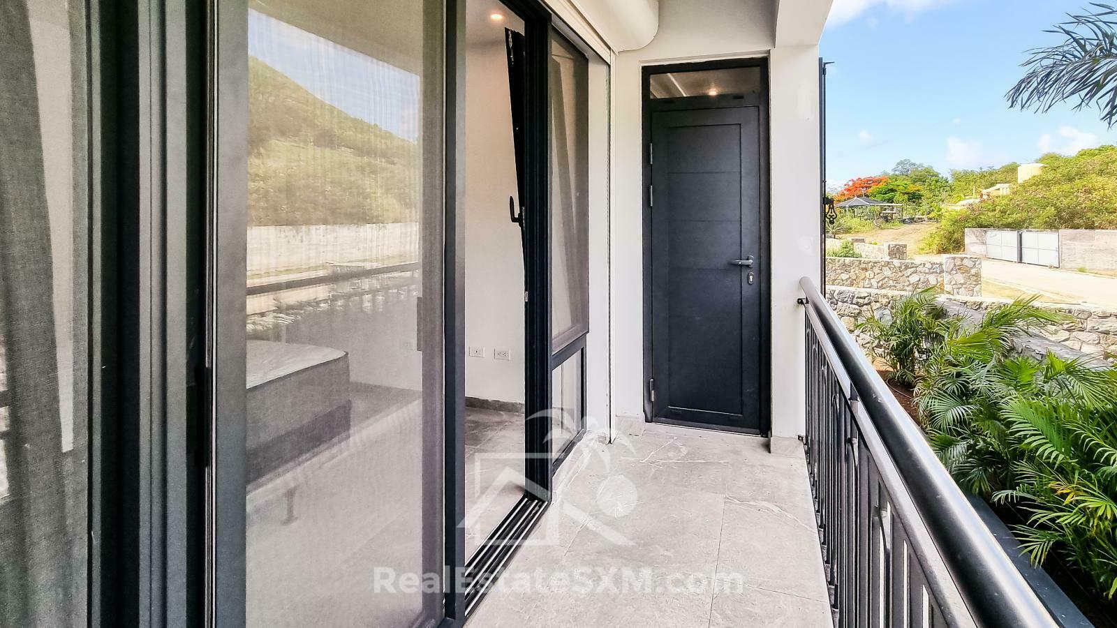 Investment Building for Sale SXM. Gated Community. Beautiful View. Generator and Cistern. Garage.