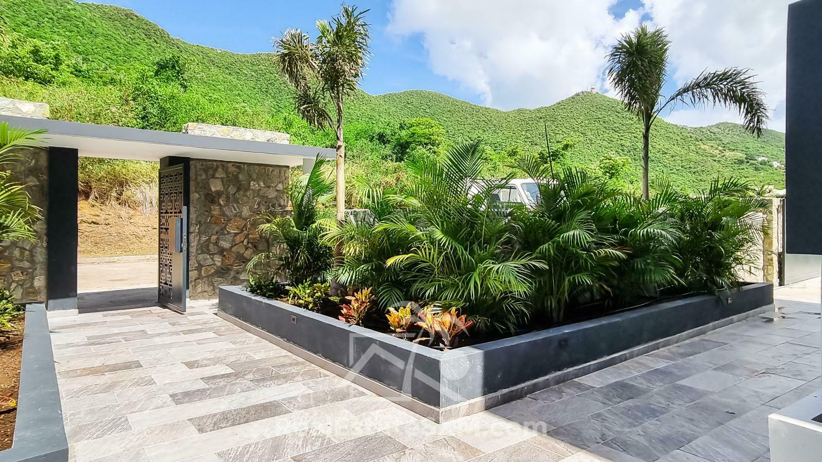 Investment Building for Sale SXM. Gated Community. Beautiful View. Generator and Cistern. Garage.