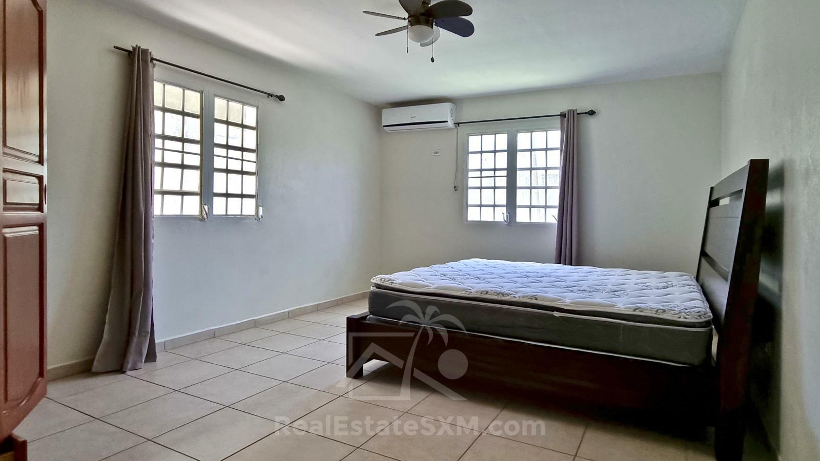1BR Apartment in Cole Bay – Private Parking, Pet-Friendly, Flexible Furnishing Option