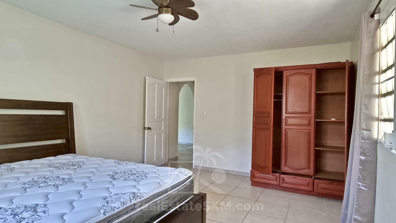 1BR Apartment in Cole Bay – Private Parking, Pet-Friendly, Flexible Furnishing Option
