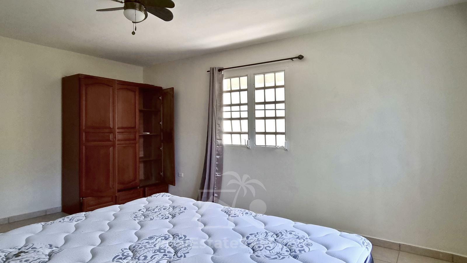 1BR Apartment in Cole Bay – Private Parking, Pet-Friendly, Flexible Furnishing Option