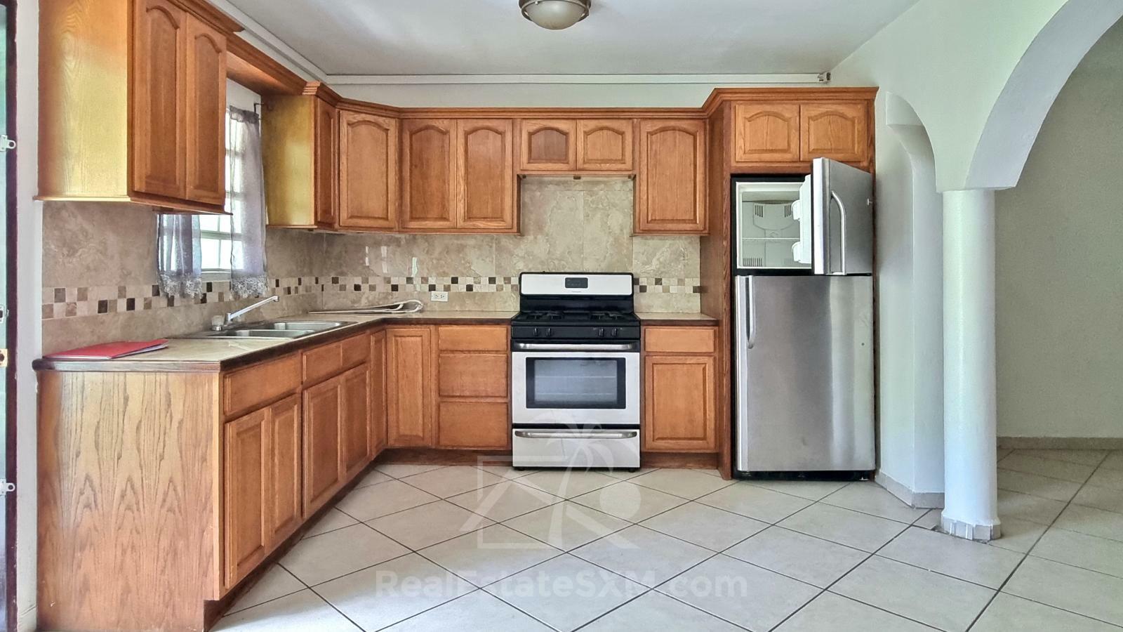 1BR Apartment in Cole Bay – Private Parking, Pet-Friendly, Flexible Furnishing Option