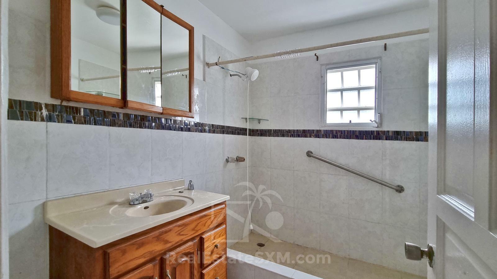 1BR Apartment in Cole Bay – Private Parking, Pet-Friendly, Flexible Furnishing Option