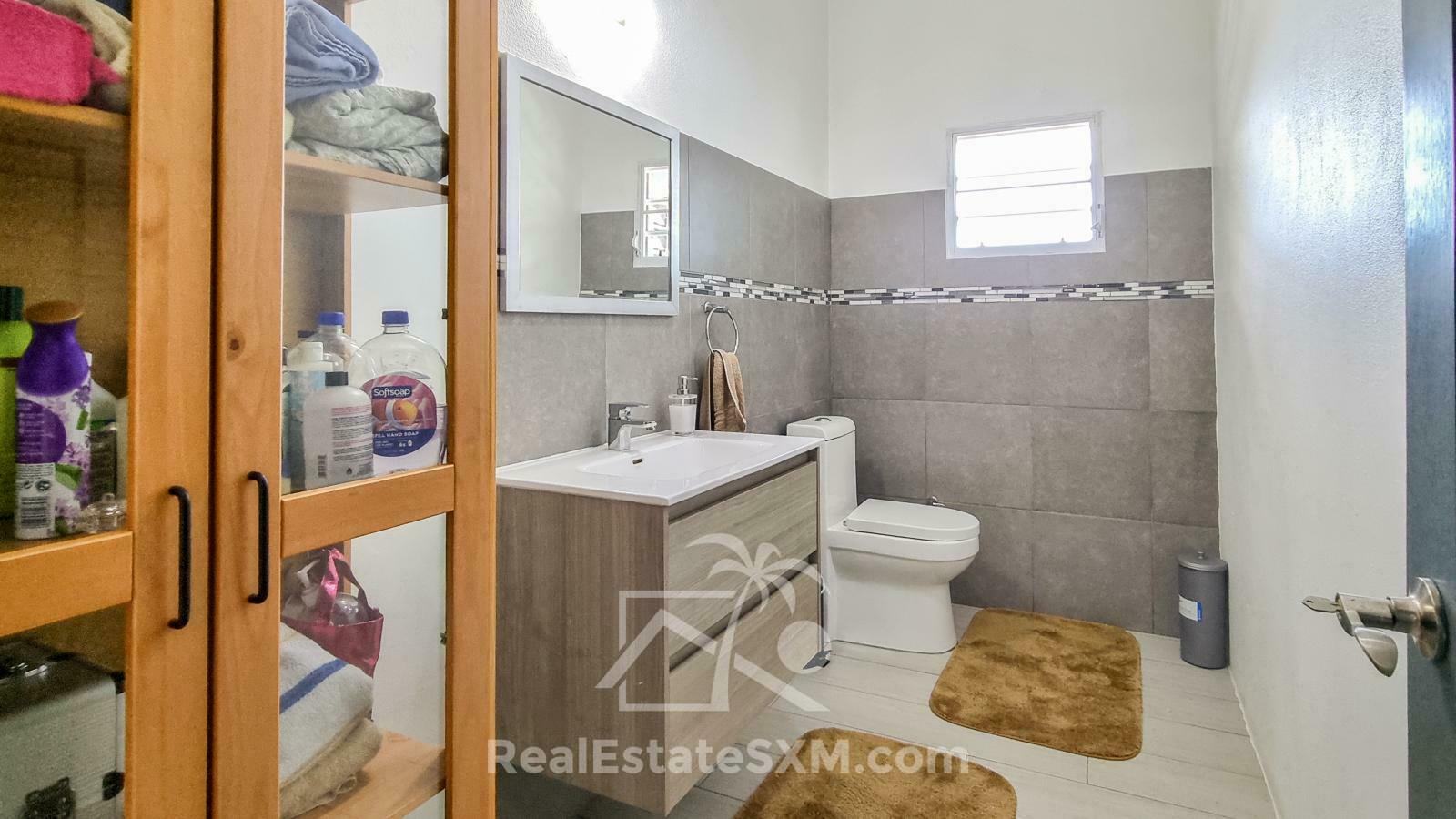 House for sale in St Maarten, Diamond Hill. Very spacious! Peaceful. Water view. 2 apartments