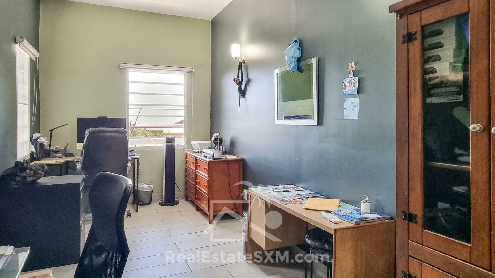 House for sale in St Maarten, Diamond Hill. Very spacious! Peaceful. Water view. 2 apartments