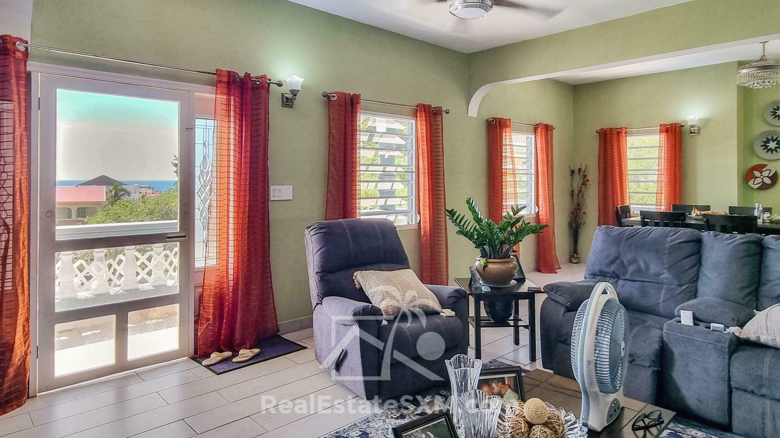 House for sale in St Maarten, Diamond Hill. Very spacious! Peaceful. Water view. 2 apartments