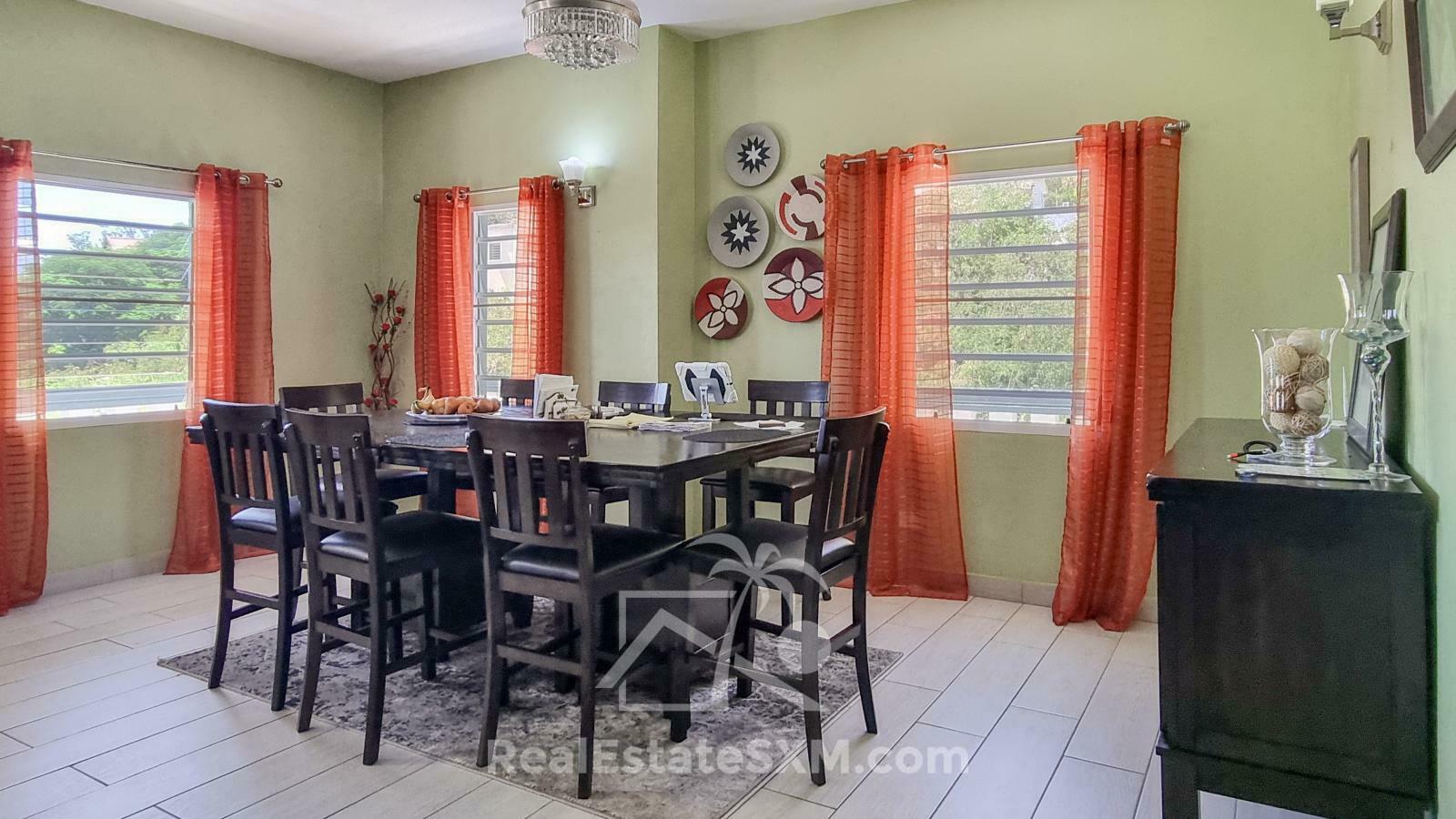 House for sale in St Maarten, Diamond Hill. Very spacious! Peaceful. Water view. 2 apartments