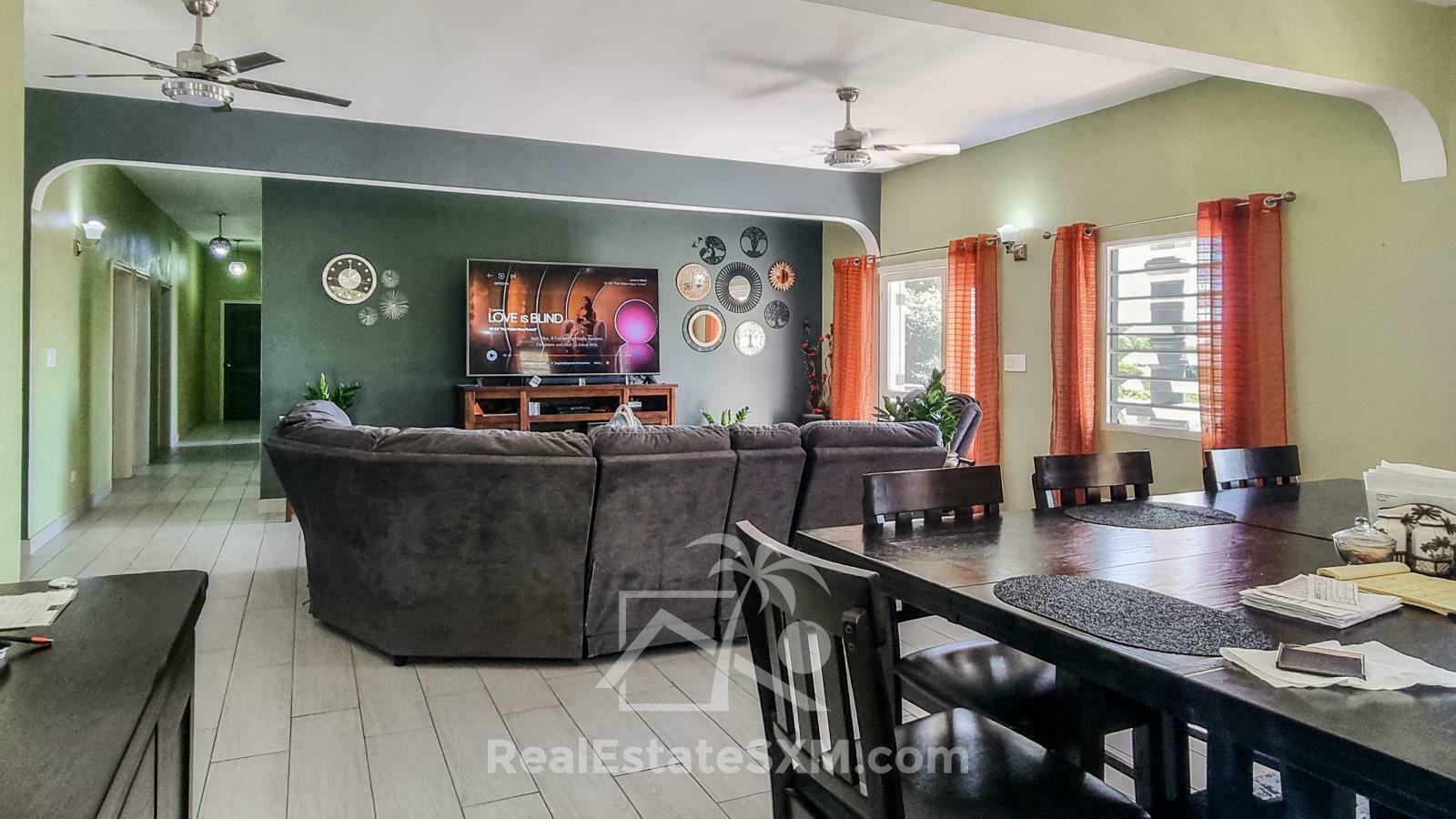 House for sale in St Maarten, Diamond Hill. Very spacious! Peaceful. Water view. 2 apartments
