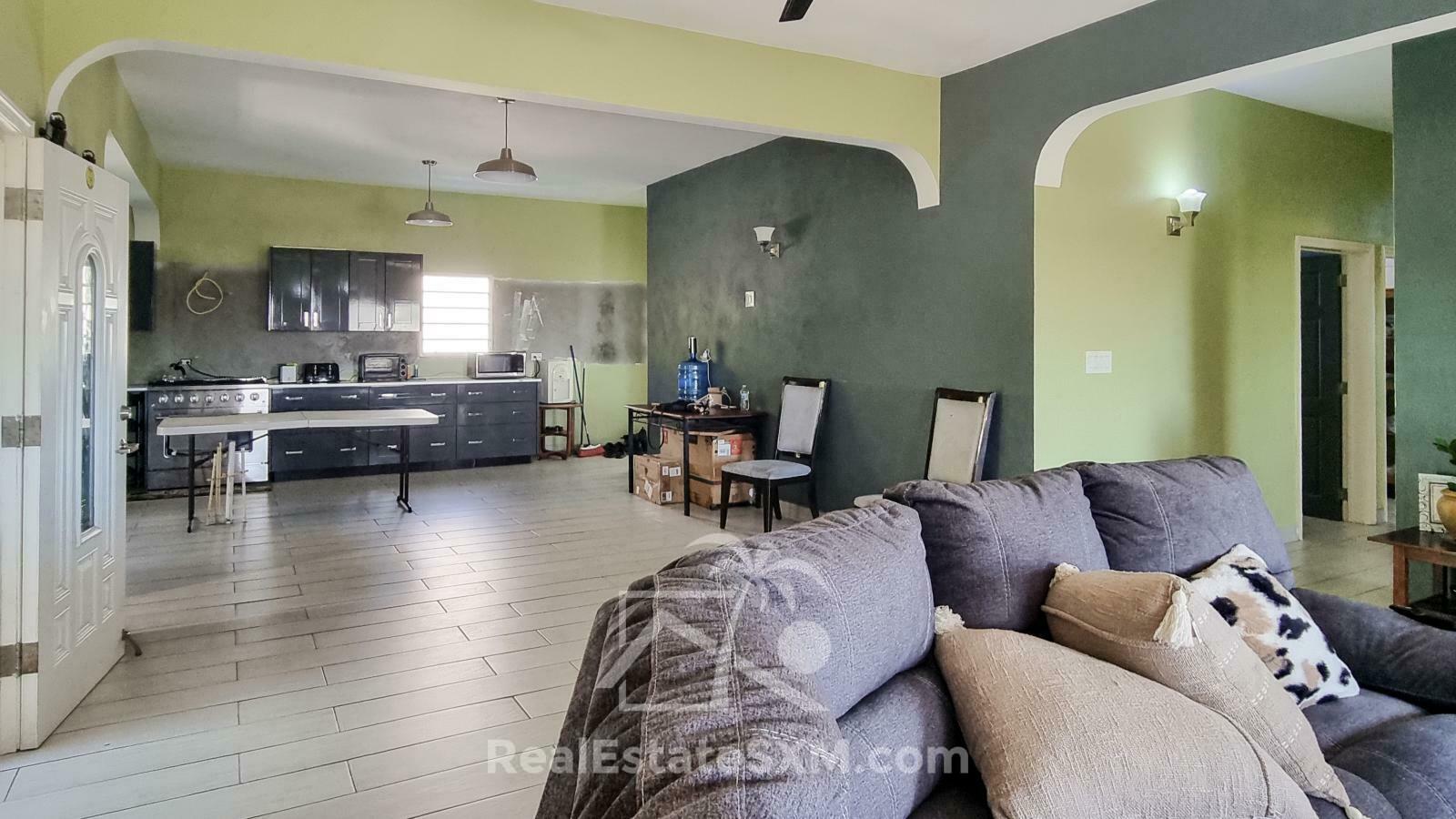 House for sale in St Maarten, Diamond Hill. Very spacious! Peaceful. Water view. 2 apartments