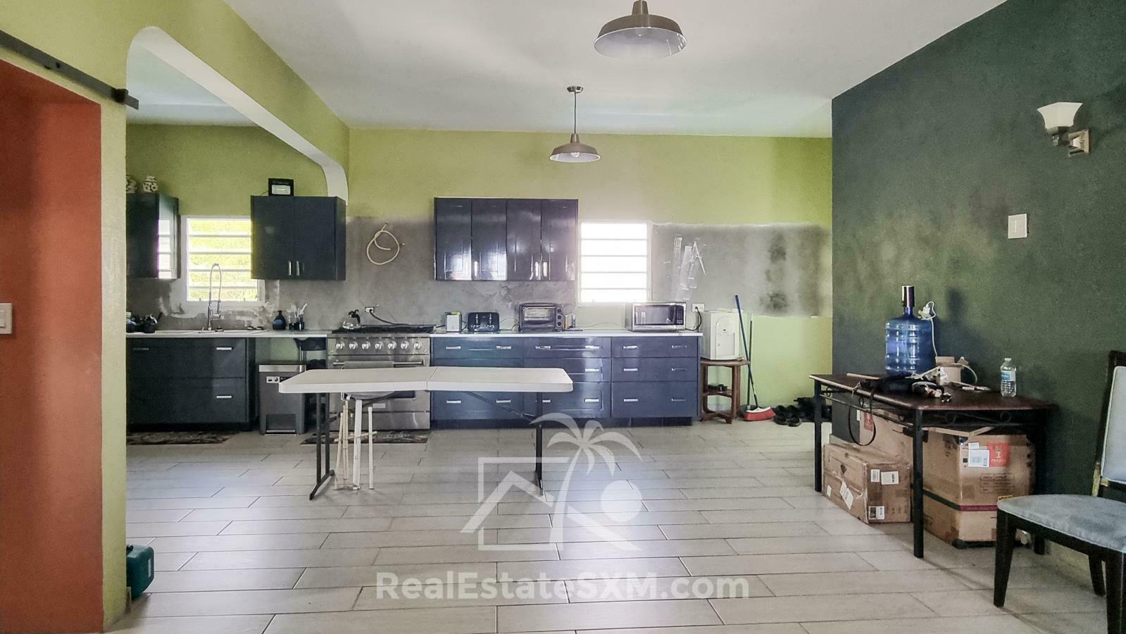 House for sale in St Maarten, Diamond Hill. Very spacious! Peaceful. Water view. 2 apartments