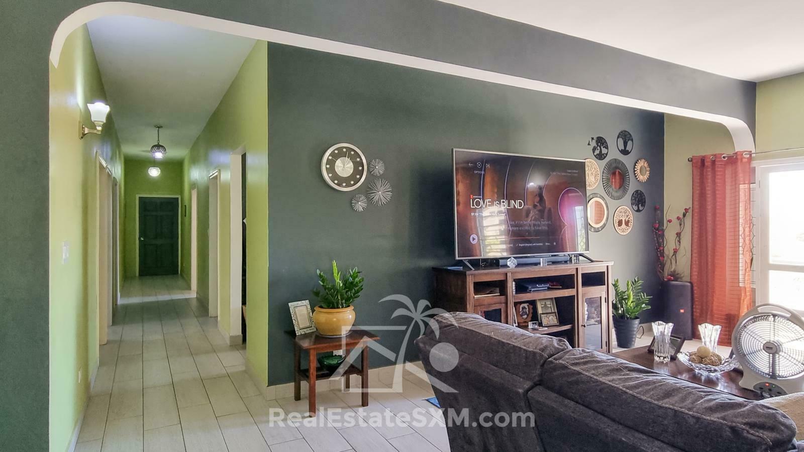 House for sale in St Maarten, Diamond Hill. Very spacious! Peaceful. Water view. 2 apartments