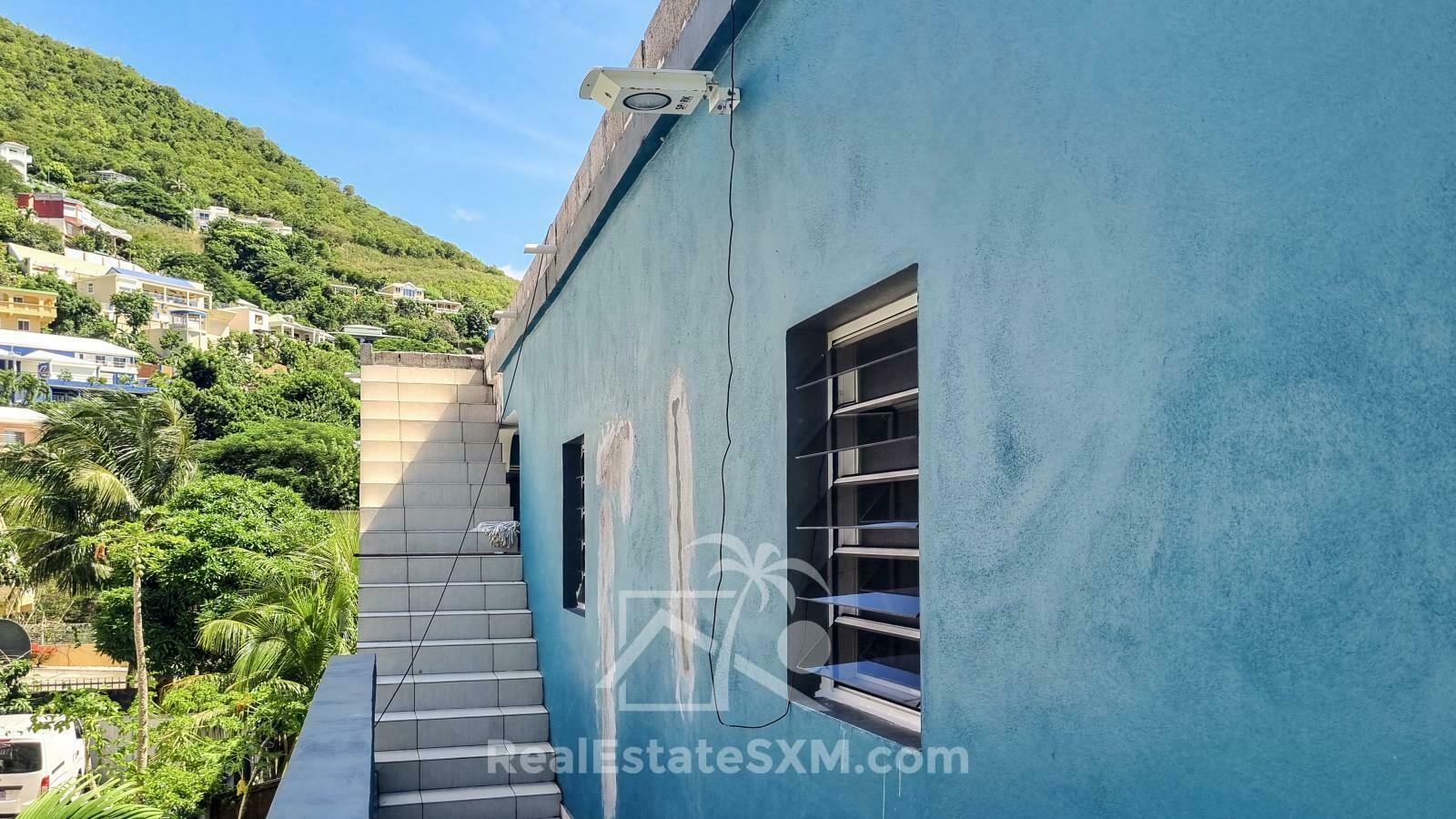 House for sale in St Maarten, Diamond Hill. Very spacious! Peaceful. Water view. 2 apartments