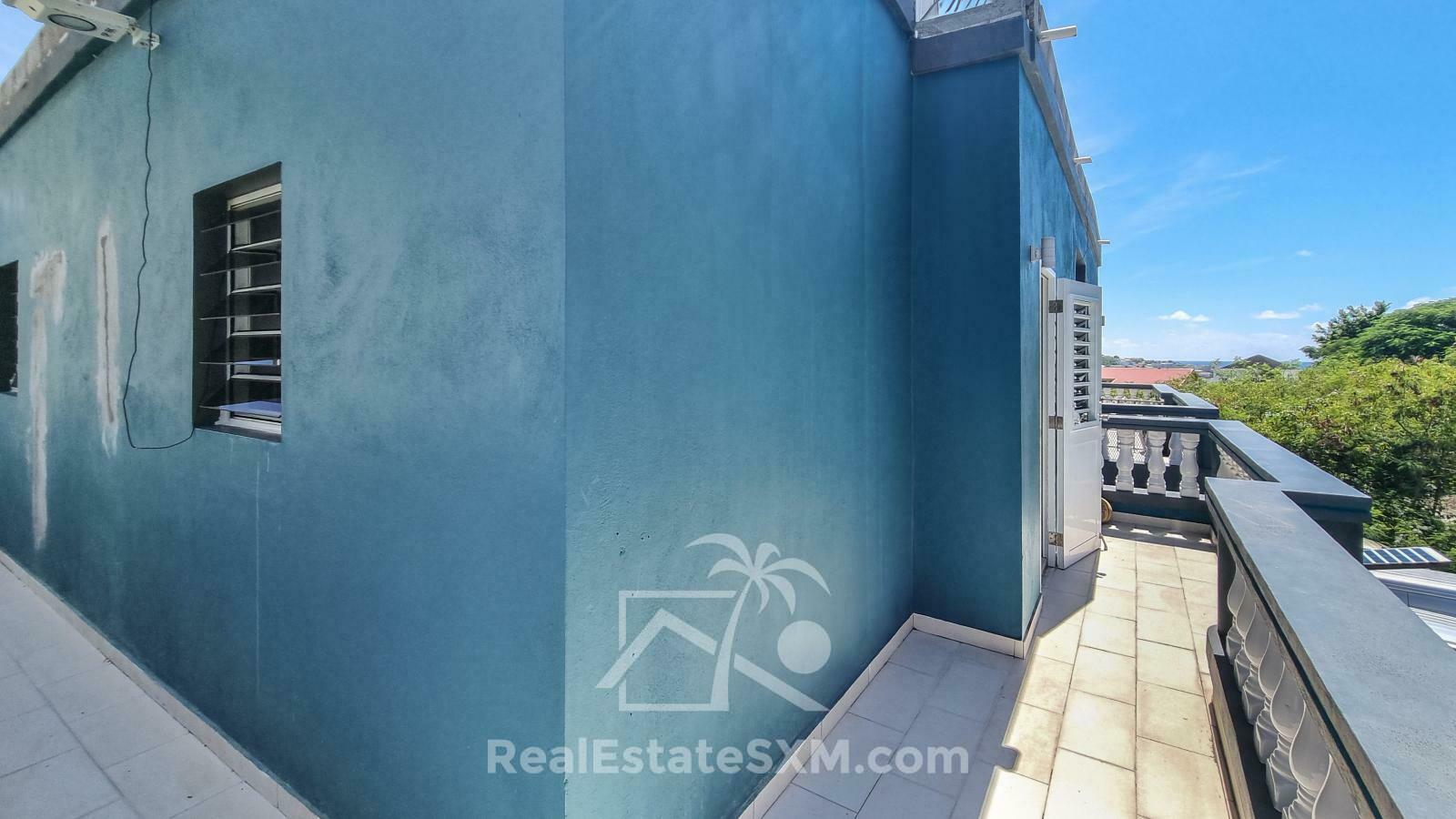 House for sale in St Maarten, Diamond Hill. Very spacious! Peaceful. Water view. 2 apartments