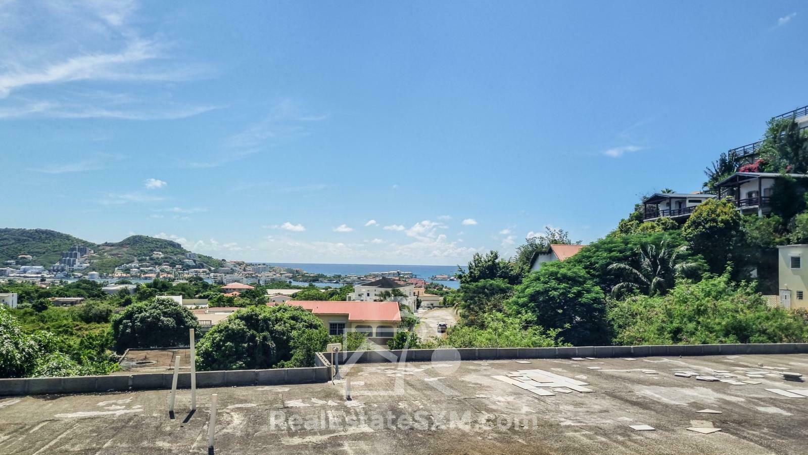 House for sale in St Maarten, Diamond Hill. Very spacious! Peaceful. Water view. 2 apartments