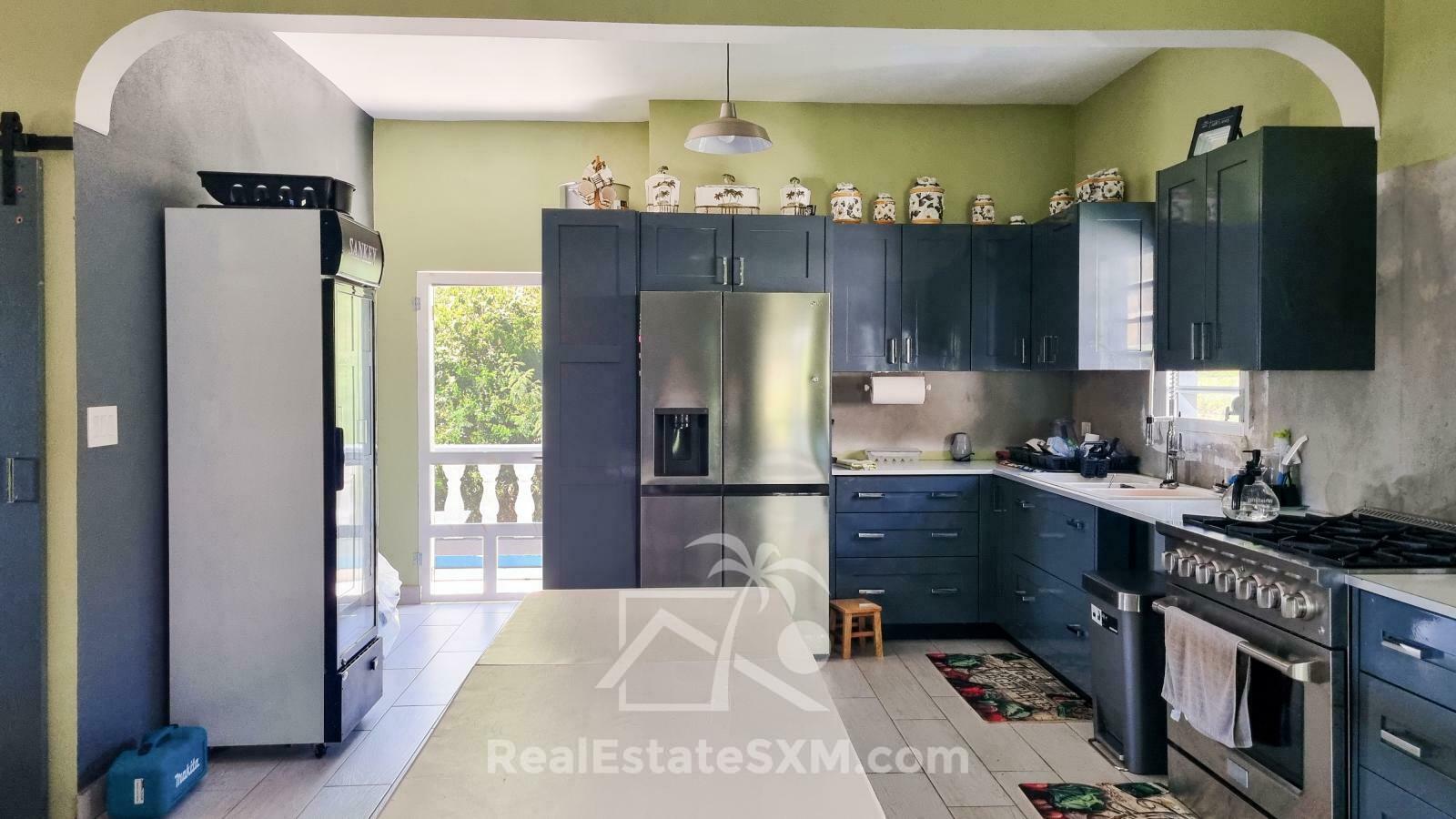 House for sale in St Maarten, Diamond Hill. Very spacious! Peaceful. Water view. 2 apartments