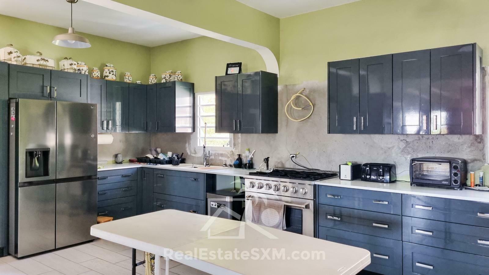 House for sale in St Maarten, Diamond Hill. Very spacious! Peaceful. Water view. 2 apartments