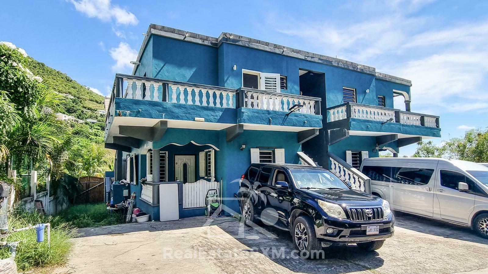 House for sale in St Maarten, Diamond Hill. Very spacious! Peaceful. Water view. 2 apartments